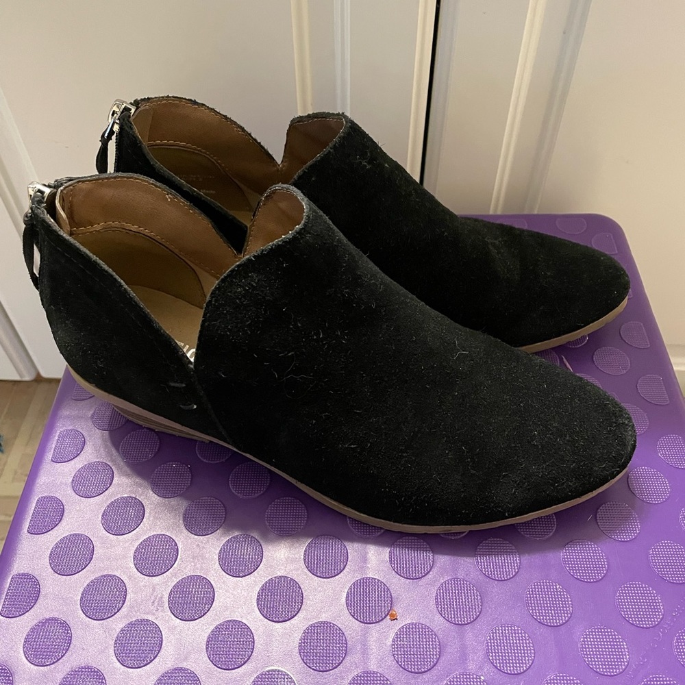 Kenneth Cole short black suede bootie